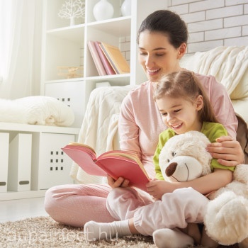 Házi feladat írása_au pair ellenőrzi a házit